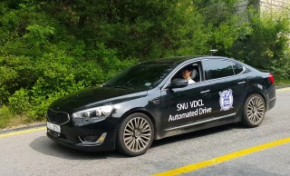 이경수 서울대 기계항공공학부 교수팀이 만든 자율주행차. 고속도로를 안전하게 40km 주행하는 데 성공했다. - 서울대 기계항공공학부 제공